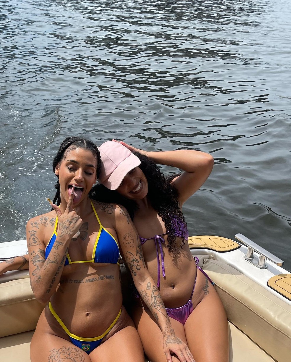 Azzy curte passeio de barco com amigas  Foto: Reproduo/Instagram