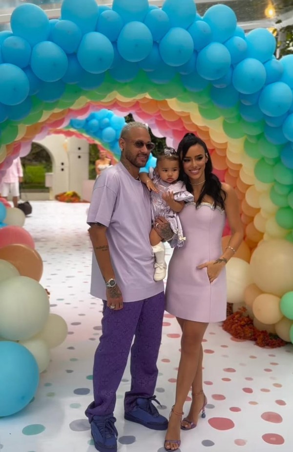 Virginia mostra filhas prontas para festa de filha de Neymar e explica sua  ausência