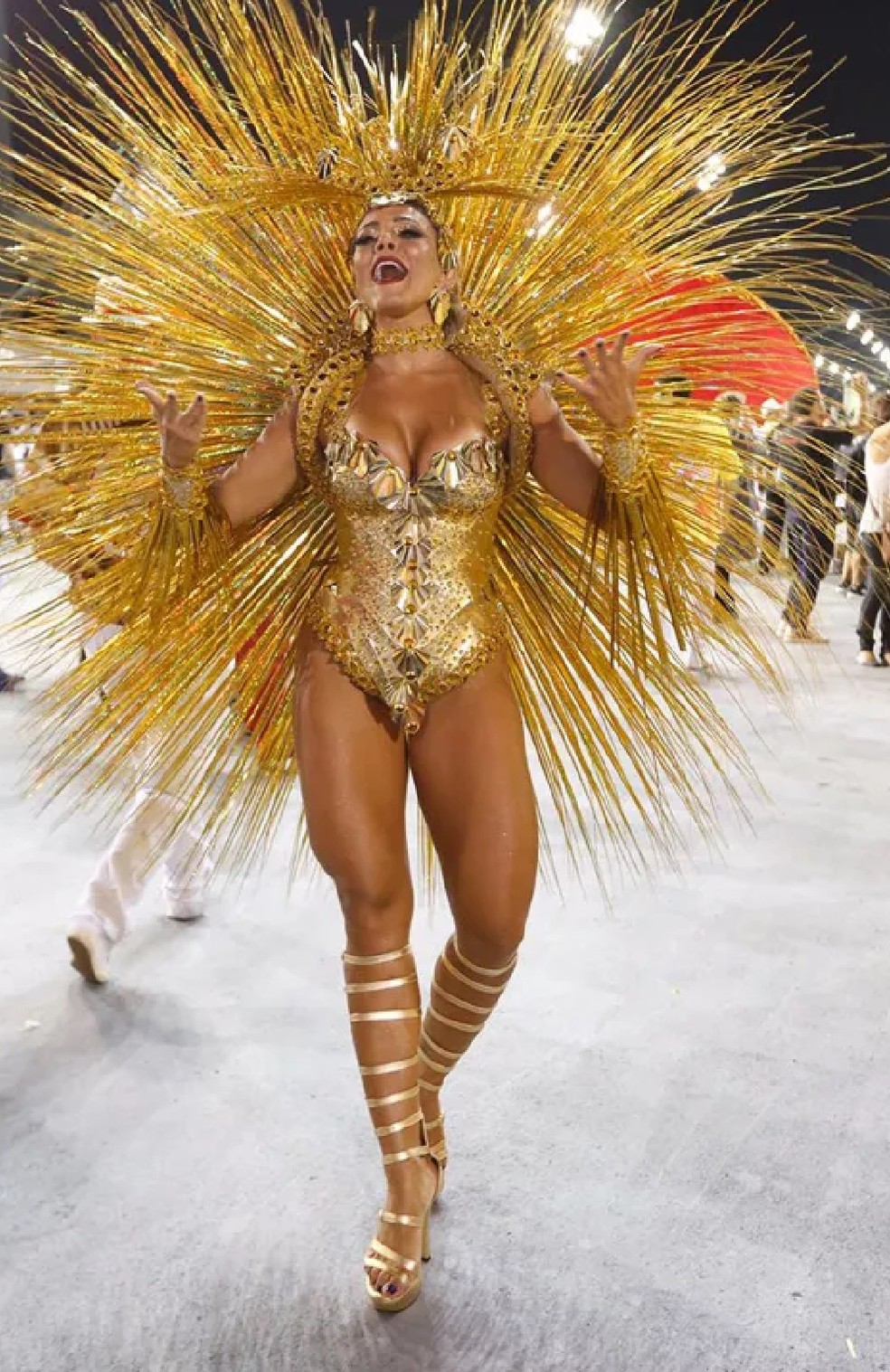Fabiana Teixeira no desfile da Tom Maior no Carnaval 2017 — Foto: Eduardo Saraiva/Editora Globo