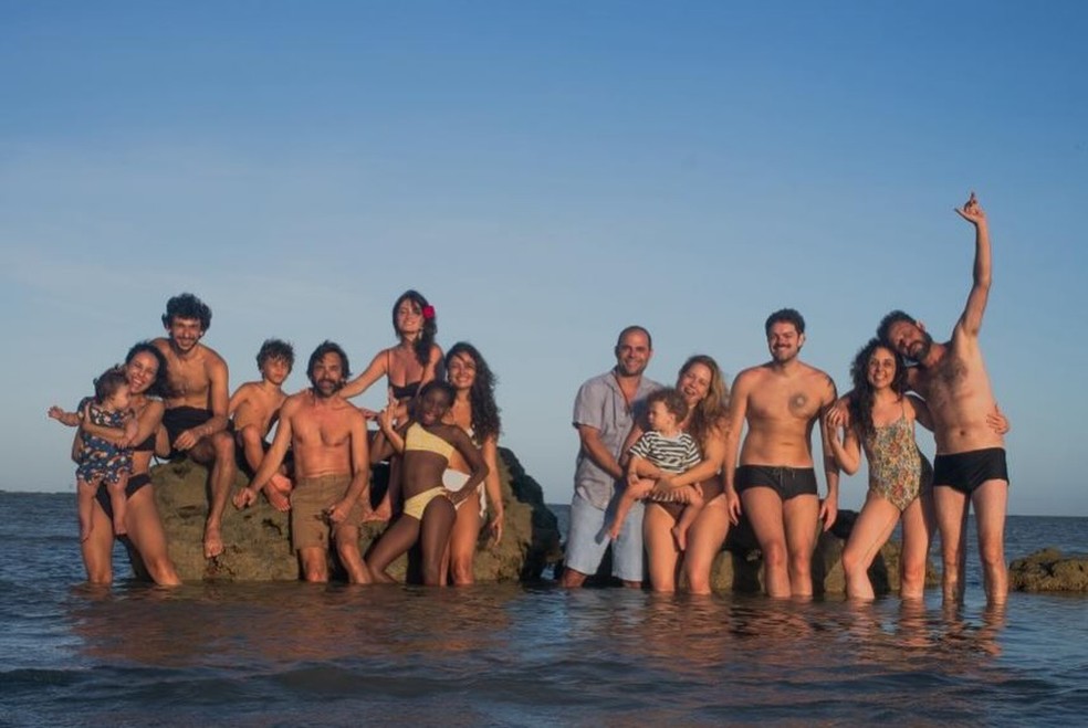 Andréia Horta e Ravel Andrade com amigos — Foto: Reprodução/Instagram