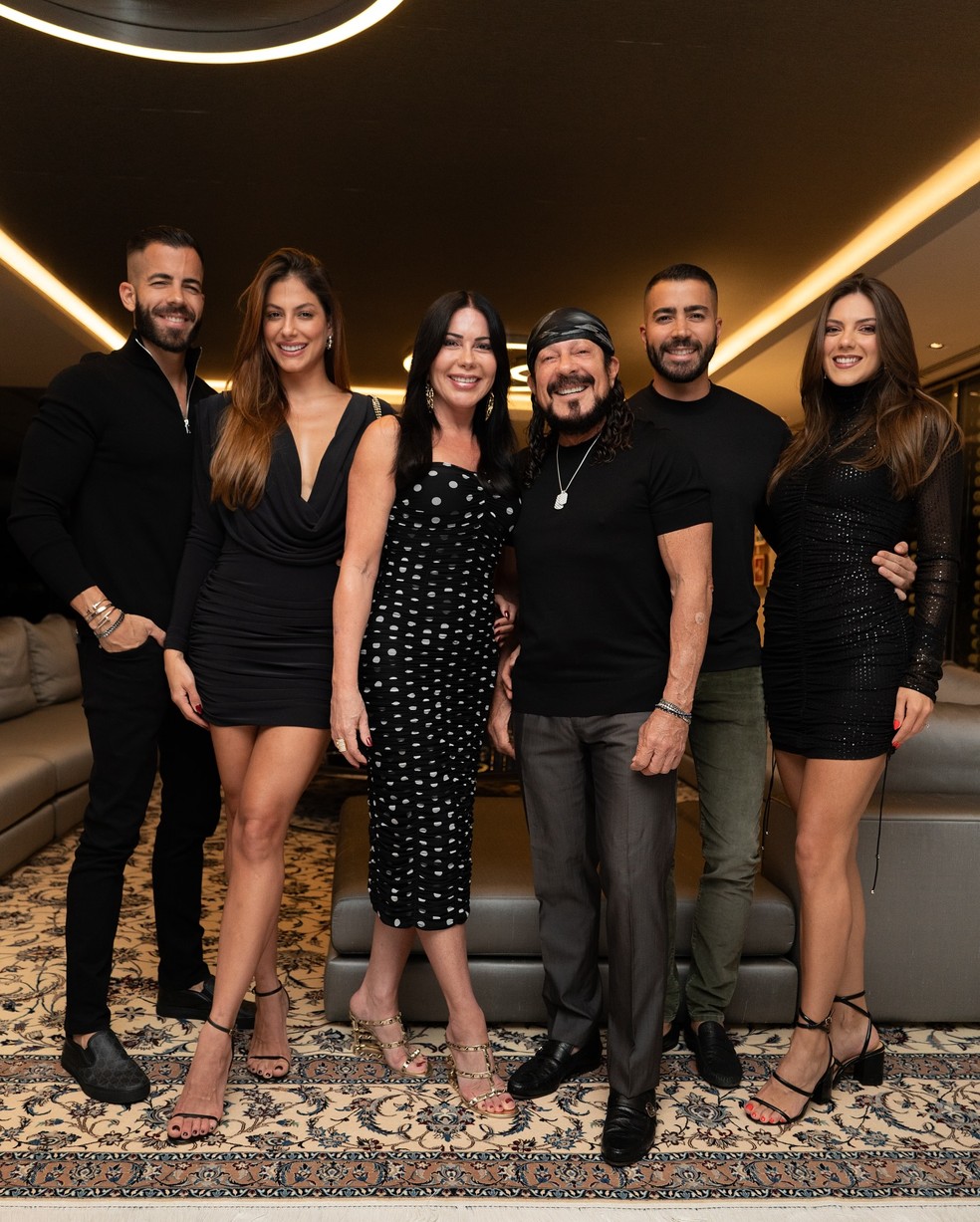 Pipo Marques, Mari Gonzalez, Ana Marques, Bell Marques, Rafa Marques e Patricia Guerra — Foto: Reprodução/Instagram