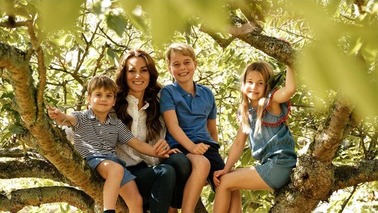 Família real divulga foto tirada por Kate Middleton para homenagear princesa Charlotte