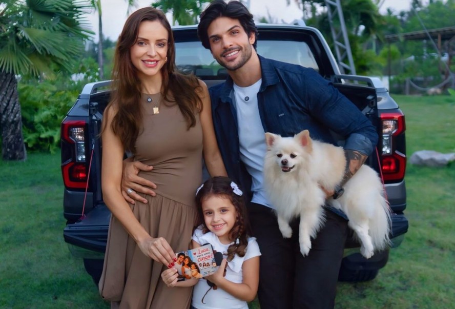 Lucas Fernandes, do BBB 18, será pai de gêmeos: 'Agora somos cinco!'