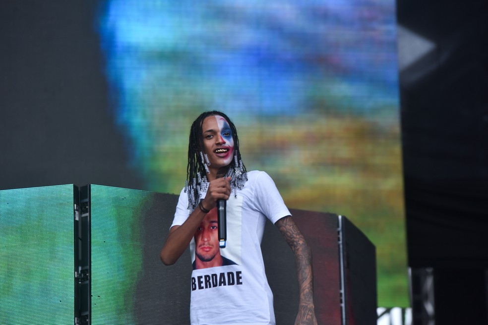 Oruam protesta no Lolla e pede liberdade ao pai, líder do CV que está preso