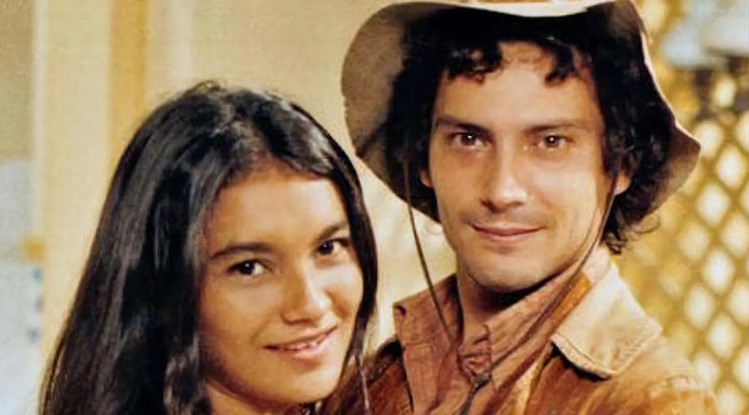 Dira Paes e Ilya São Paulo como o par romântico Potira e Jerômino em 'Irmãos Coragem' (1995)