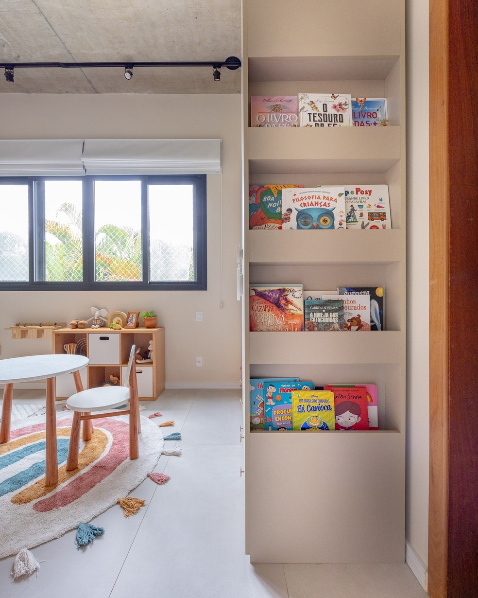 Juliano Cazarré e esposa mostram quarto de dois dos seis filhos — Foto: @interiordafoto