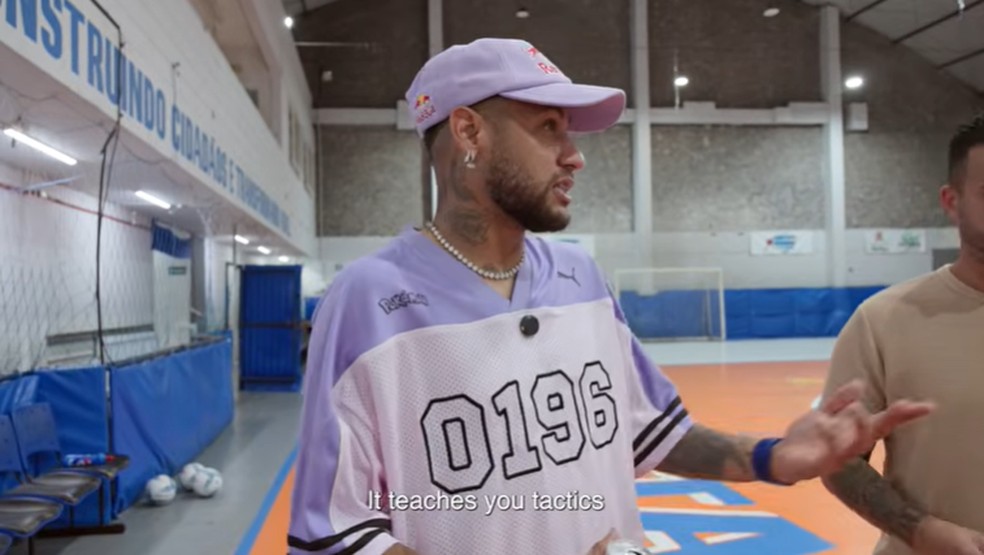 Neymar em quadra de futsal, onde começou a carreira — Foto: Reprodução/YouTube