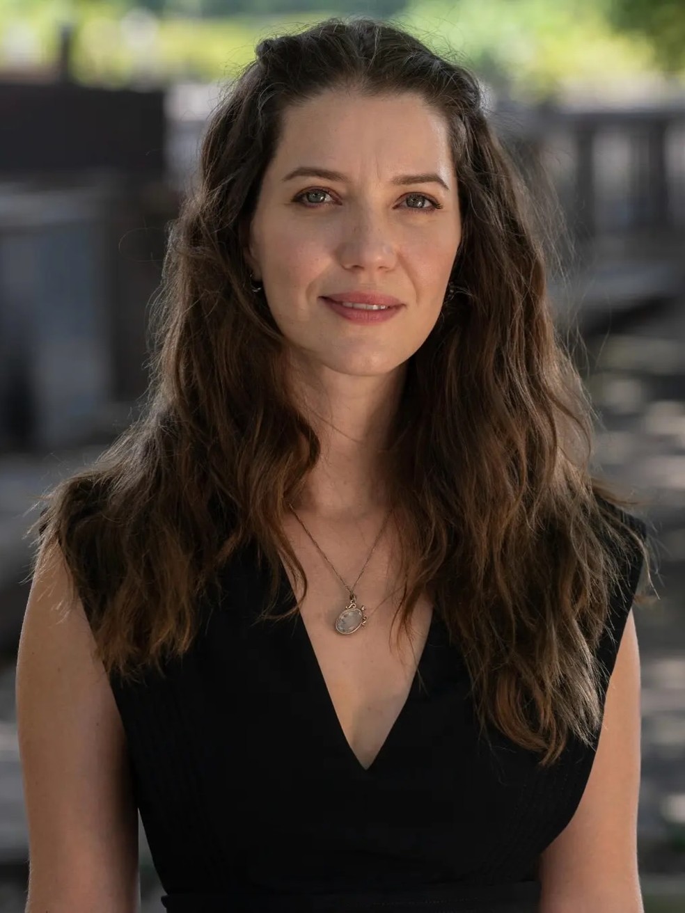 Nathalia Dill interpreta a misteriosa e enigmática Francesca em 'Quem Ama Cuida' — Foto: Reprodução/Instagram