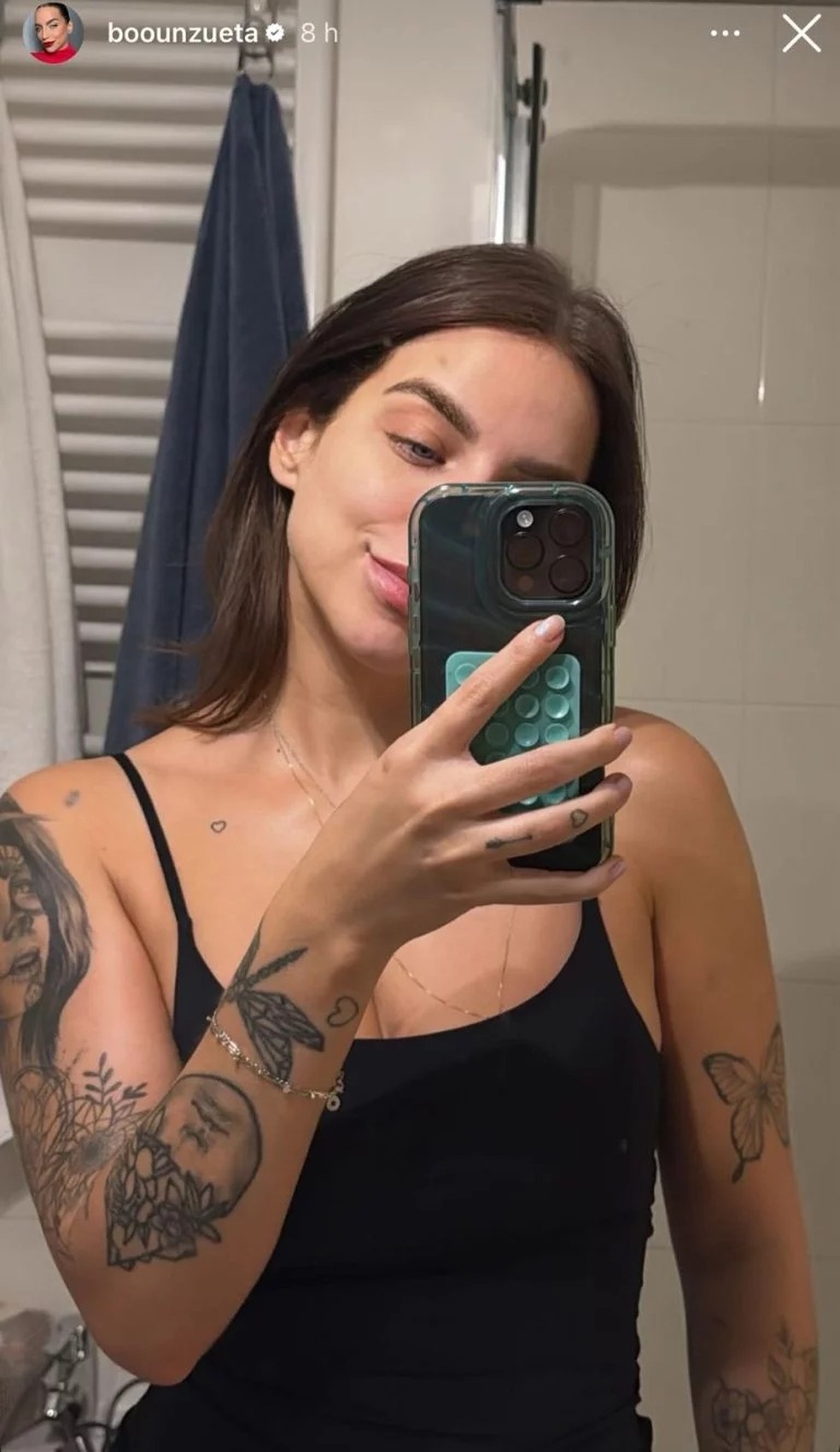 Bru Unzueta no banheiro de Gabi Guimarães — Foto: Reprodução/Instagram