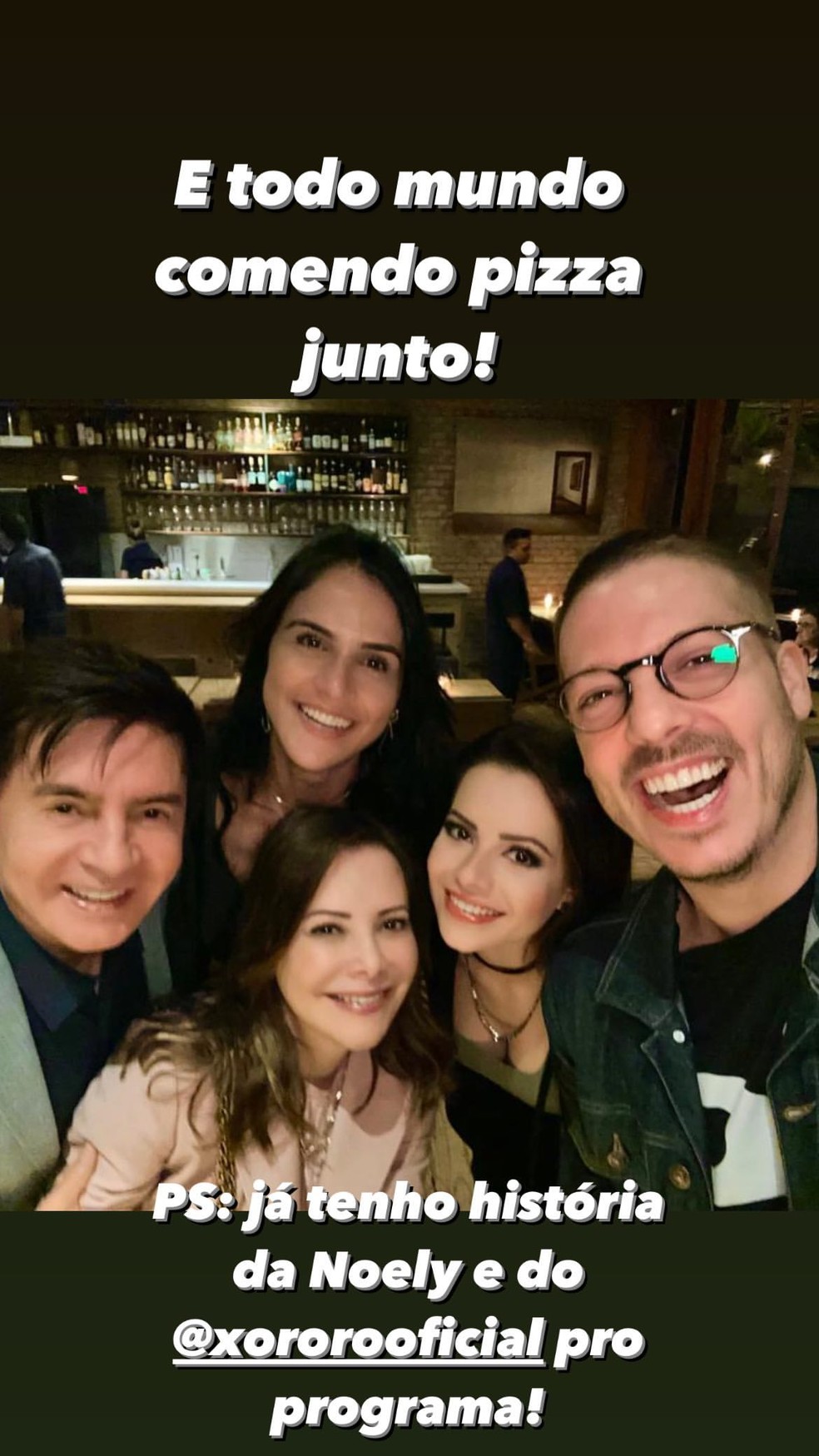 Fabio Porchat e a namorada, Priscila Castello Branco, com Noely, Xororó e Sandy — Foto: Instagram