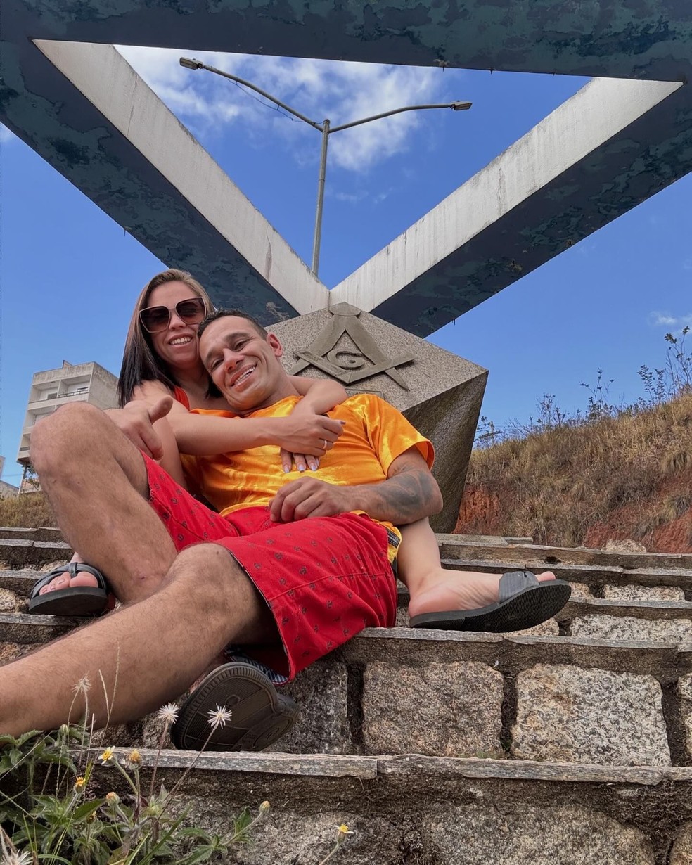 Douglas Martins, do Casal Maloka, e Estefani Caroline assumem romance — Foto: Reprodução/Instagram