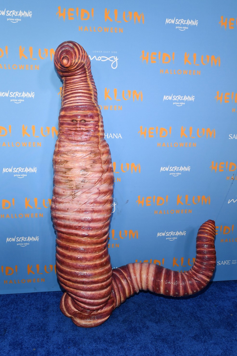 Heidi Klum se fantasia de minhoca pro Halloween 2022 — Foto: Getty Images