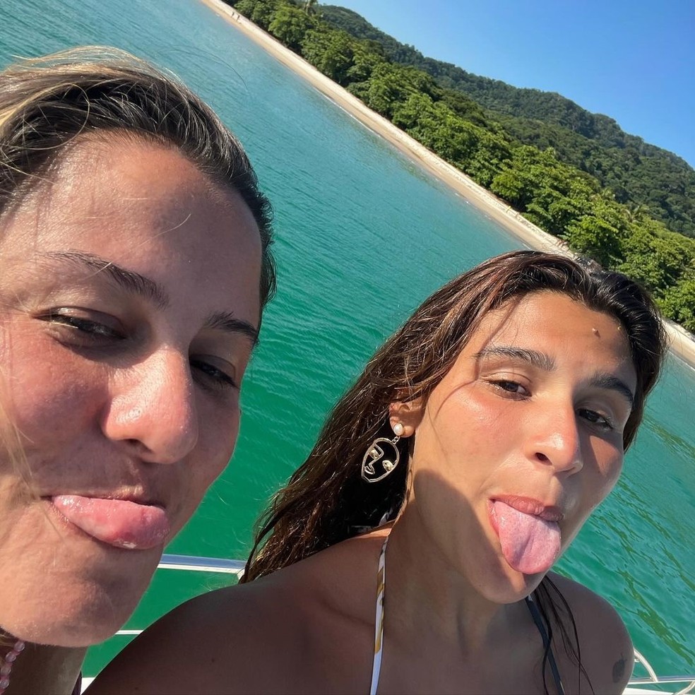 Giulia Costa e a irmã, Mariana Sochaczewski Simões — Foto: Reprodução/Instagram