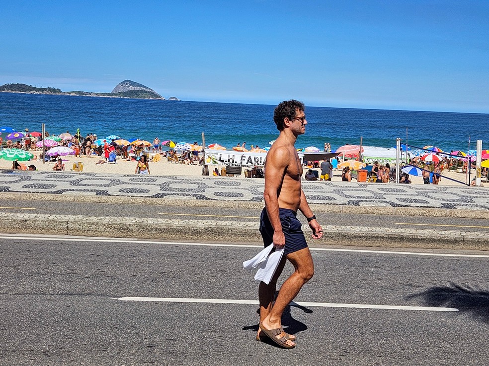 Paulo Rocha na orla da Zona Sul do Rio — Foto: AgNews