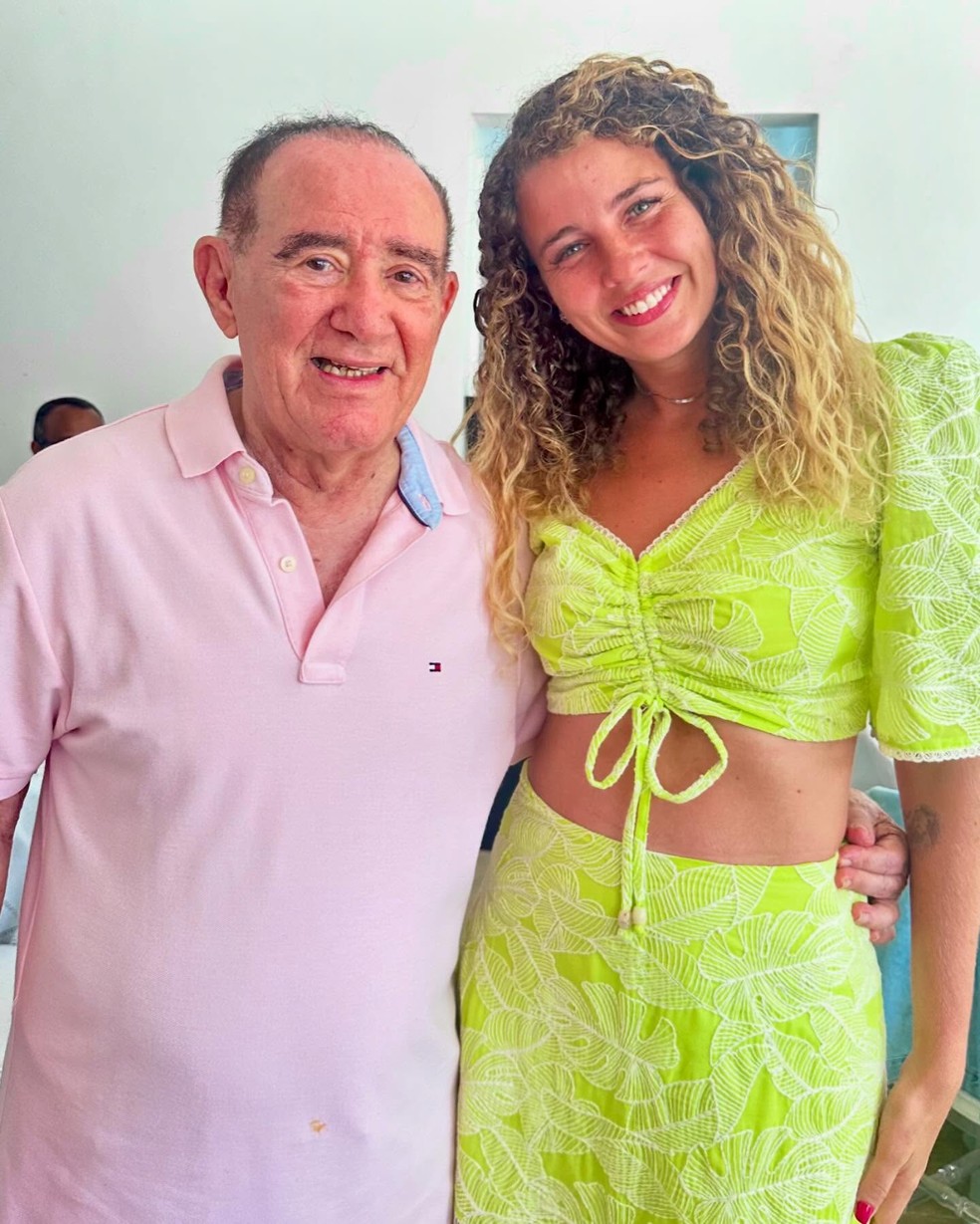 Debby Lagranha no aniversário de 90 anos de Renato Aragão, em 2025 — Foto: Reprodução/Instagram