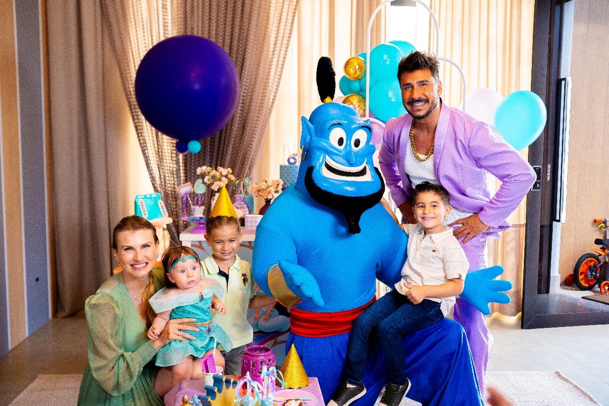 Julio Rocha e família celebram 6 meses da caçula, e web cita semelhança ...