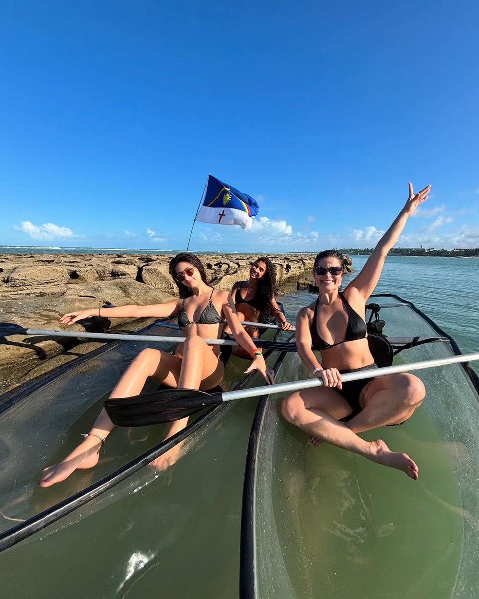 Samara Felippo em passeio de caiaque em Porto de Galinhas &mdash; Foto: Reprodu&ccedil;&atilde;o/Instagram