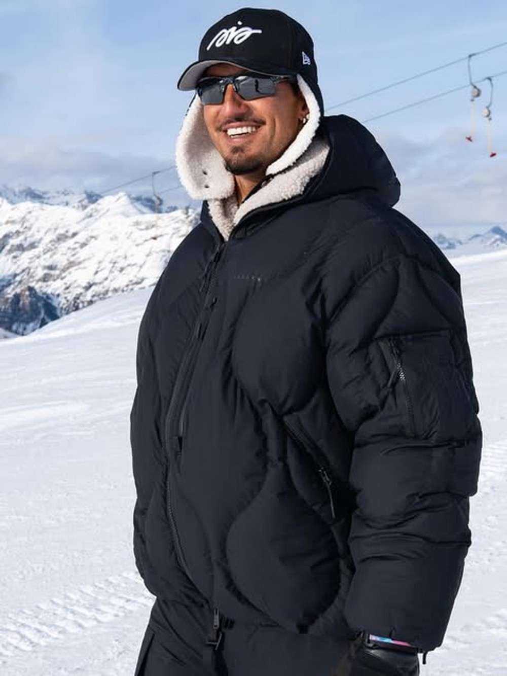 Gabriel Medina curte neve e posa com a namorada, Isabella Arantes ...