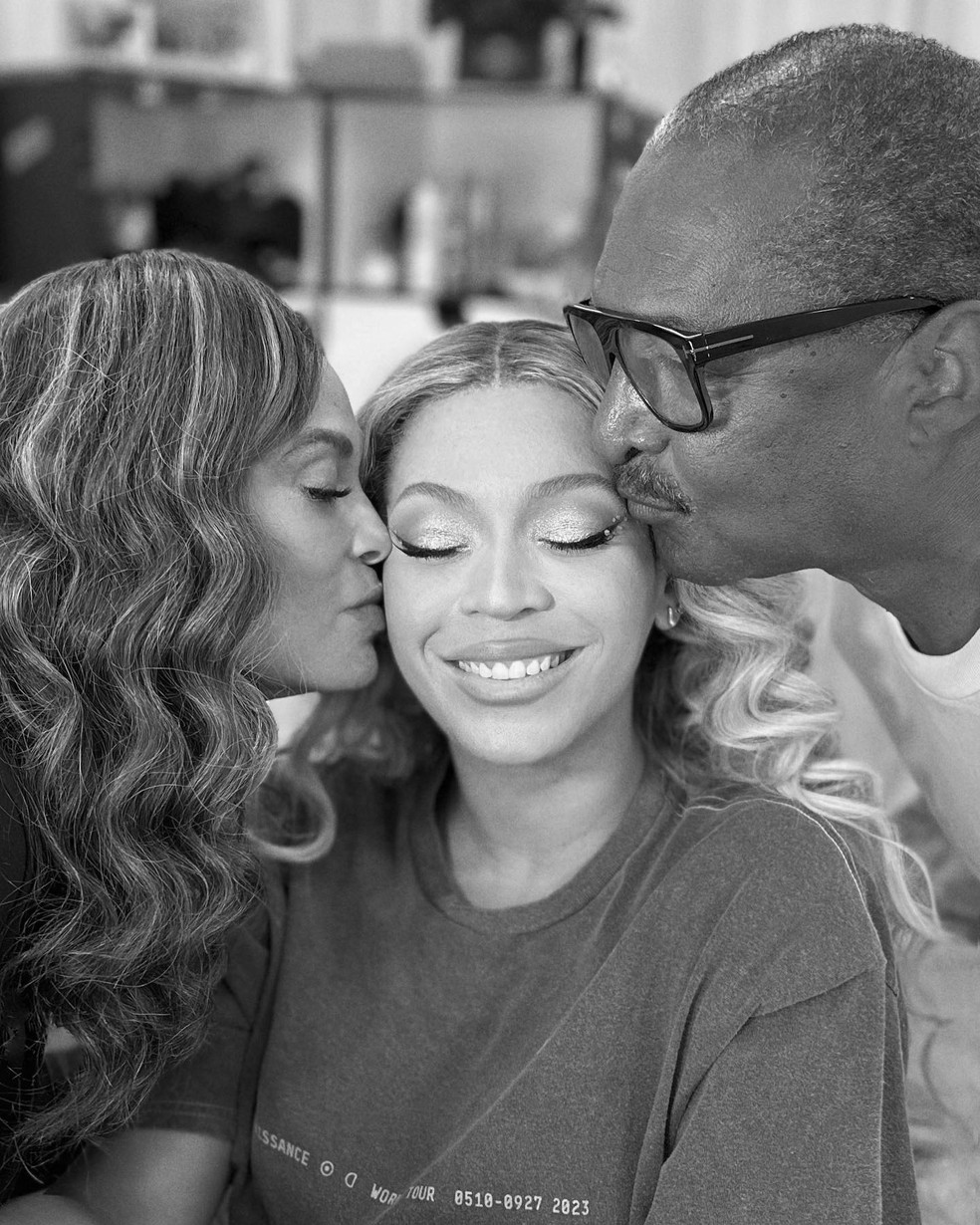 Beyoncé e os pais, Tina Knowles e Mathew Knowles — Foto: Instagram