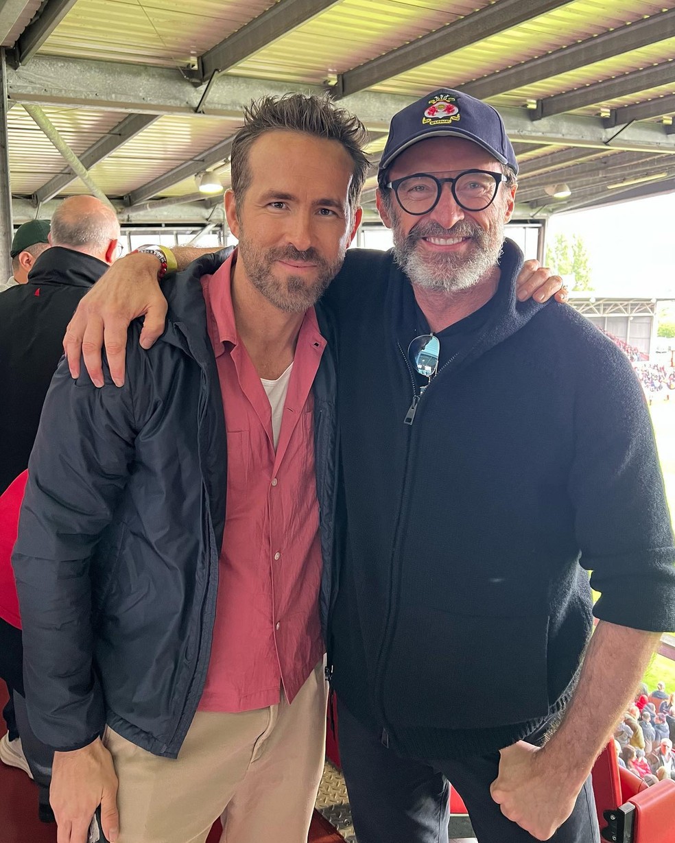 Hugh Jackman comparece a jogo de Wrexham, time que pertence a Ryan Reynolds — Foto: Reprodução/Instagram