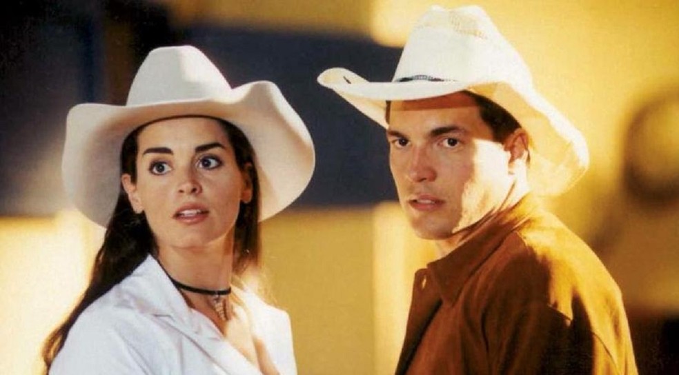 Suzy Rêgo e Daniel Boaventura interpretaram os protagonistas da novela Amor e Ódio (SBT, 2001) — Foto: Divulgação/SBT