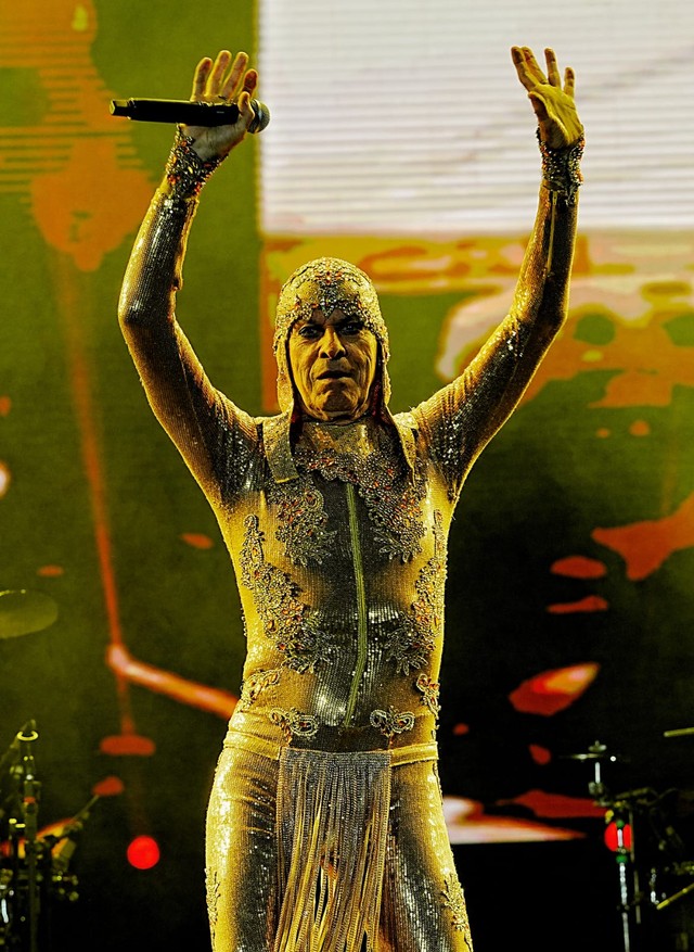 Ney Matogrosso brilha com show histórico no Réveillon de Fortaleza