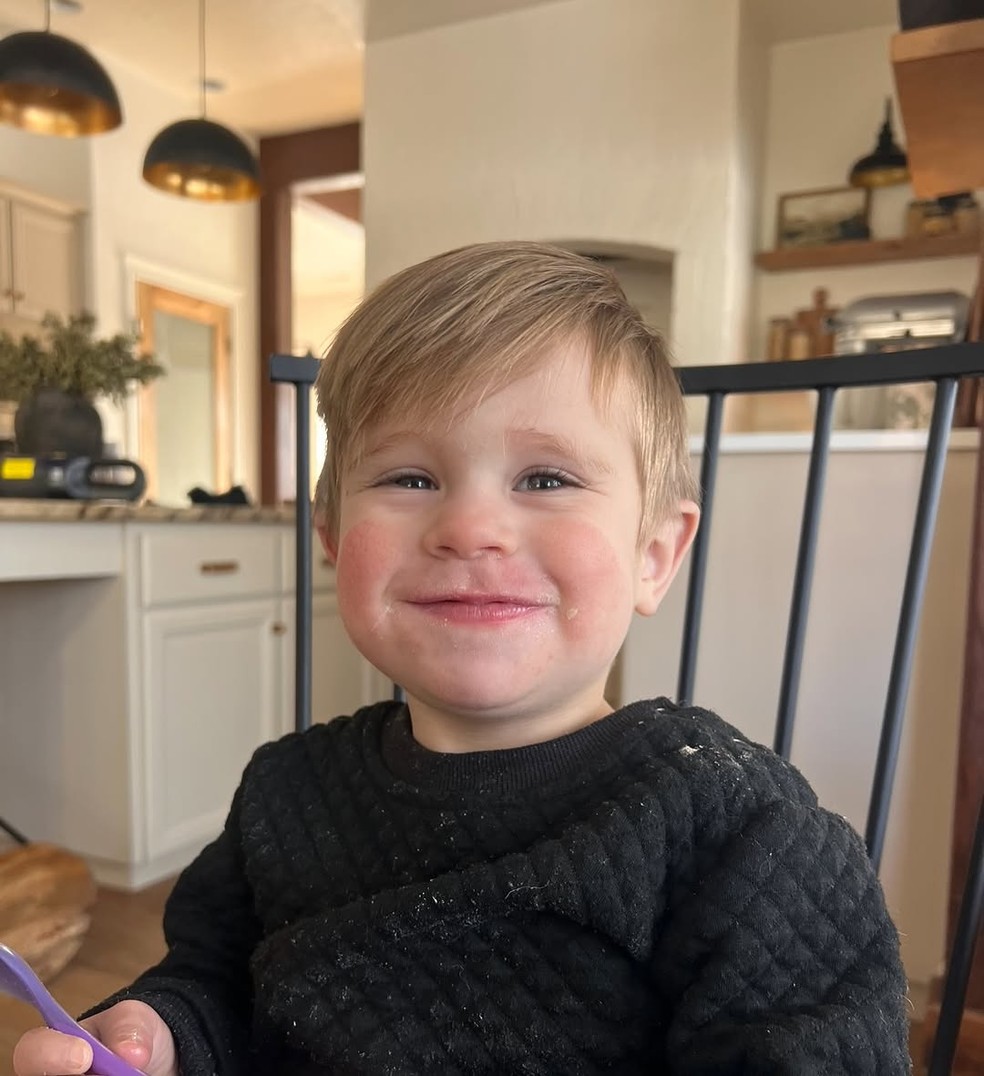 Influenciadora Lindsay Dewey revela que filho mais novo, Reed, de 22 meses, morreu após acidente com espelho — Foto: Reprodução/Instagram