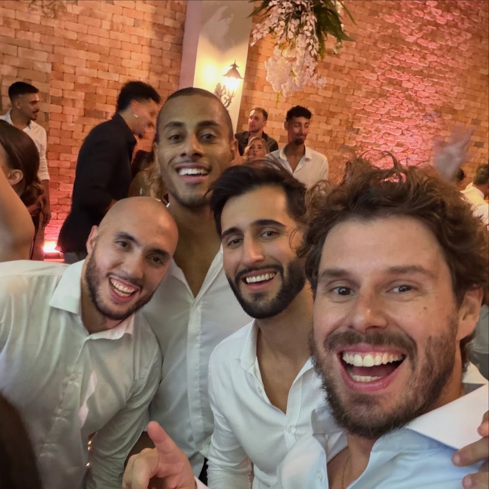 Os craques do vôlei Matheus Brasília, Ricardo Lucarelli, Alexandre Elias e Bruninho Resende no casamento de Judson Nunes — Foto: Reprodução/Instagram