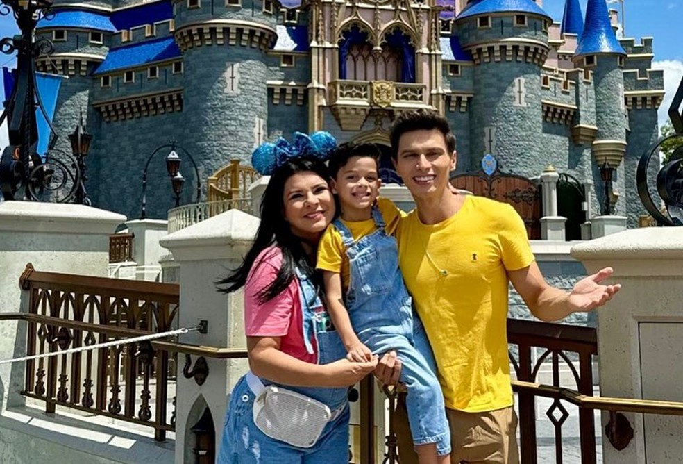 Mara Maravilha e Gabriel Torres com Miguel Benjamin — Foto: Reprodução/Instagram