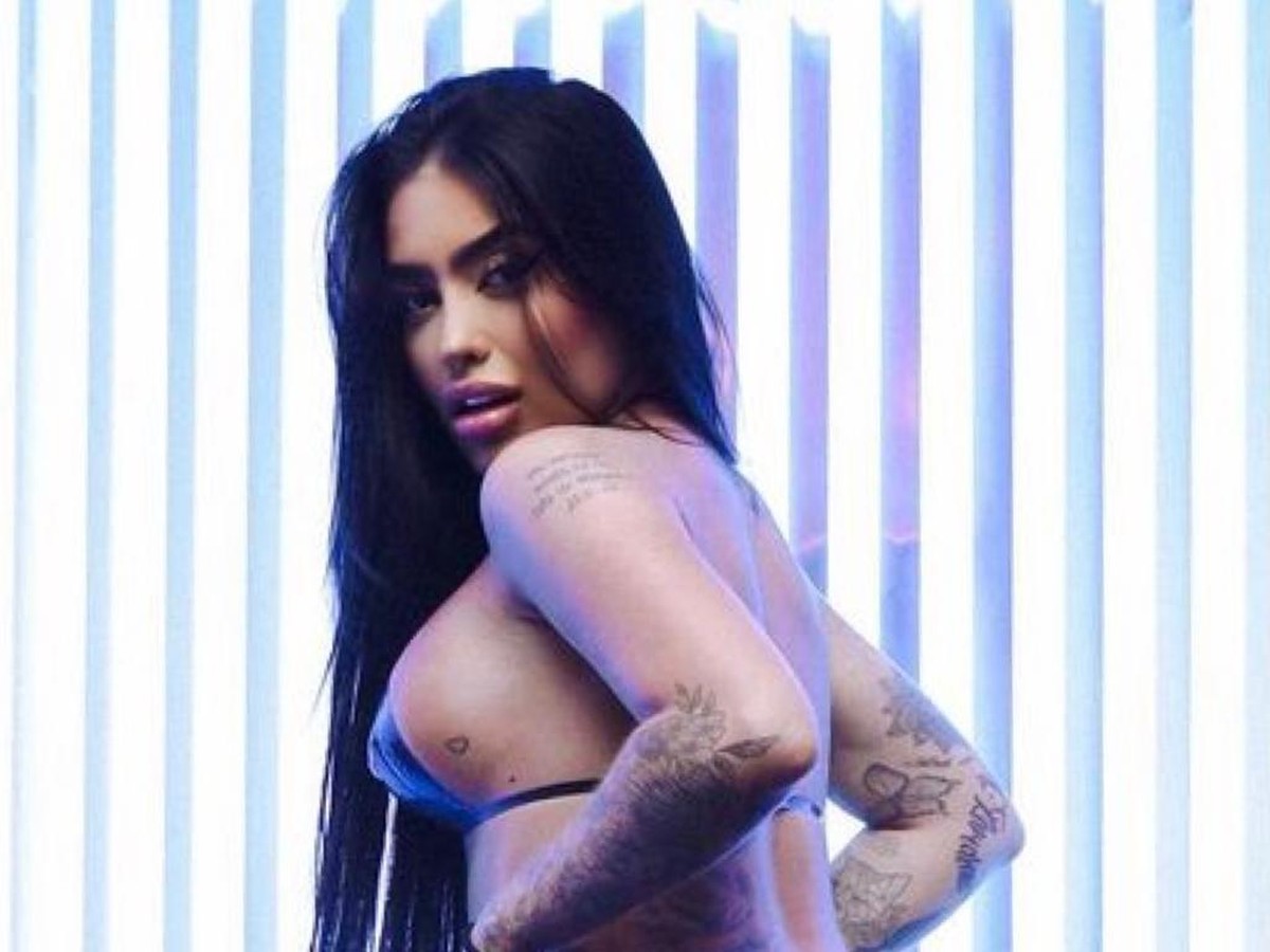 MC Mirella detalha pedidos relacionados ao pack do pezinho no OnlyFans.