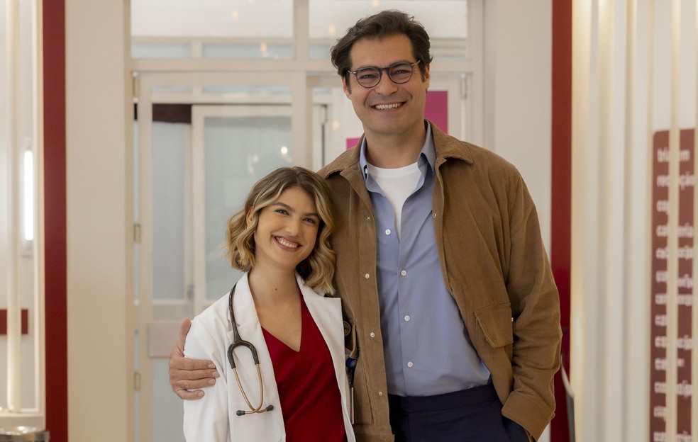 Giovanna Grigio e Thiago Lacerda interpretam Leandra e Gabriel em 'Por Você' — Foto: Beatriz Damy/TV Globo