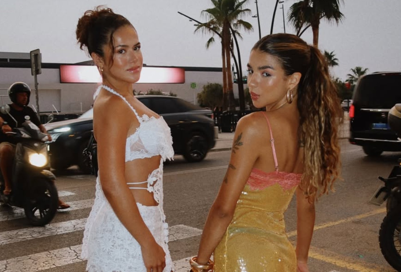 Maisa posa bronzeada ao lado Luana Benfica em Ibiza