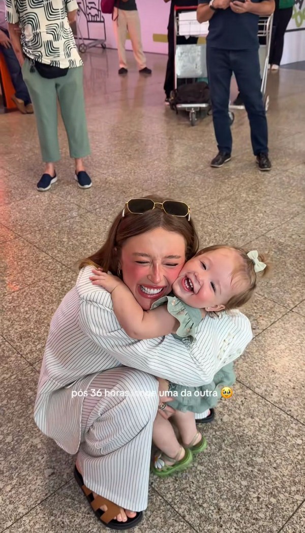 Filha de 1 ano de Duda Reis usa bolsinha de luxo avaliada em mais de R ...