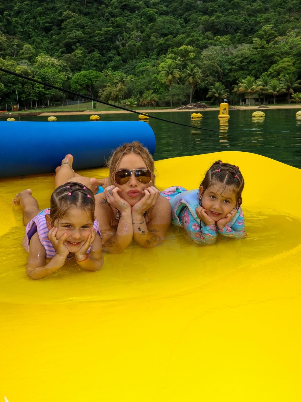 Virginia Fonseca com Maria Flor e Maria Alice — Foto: Reprodução/ Instagram