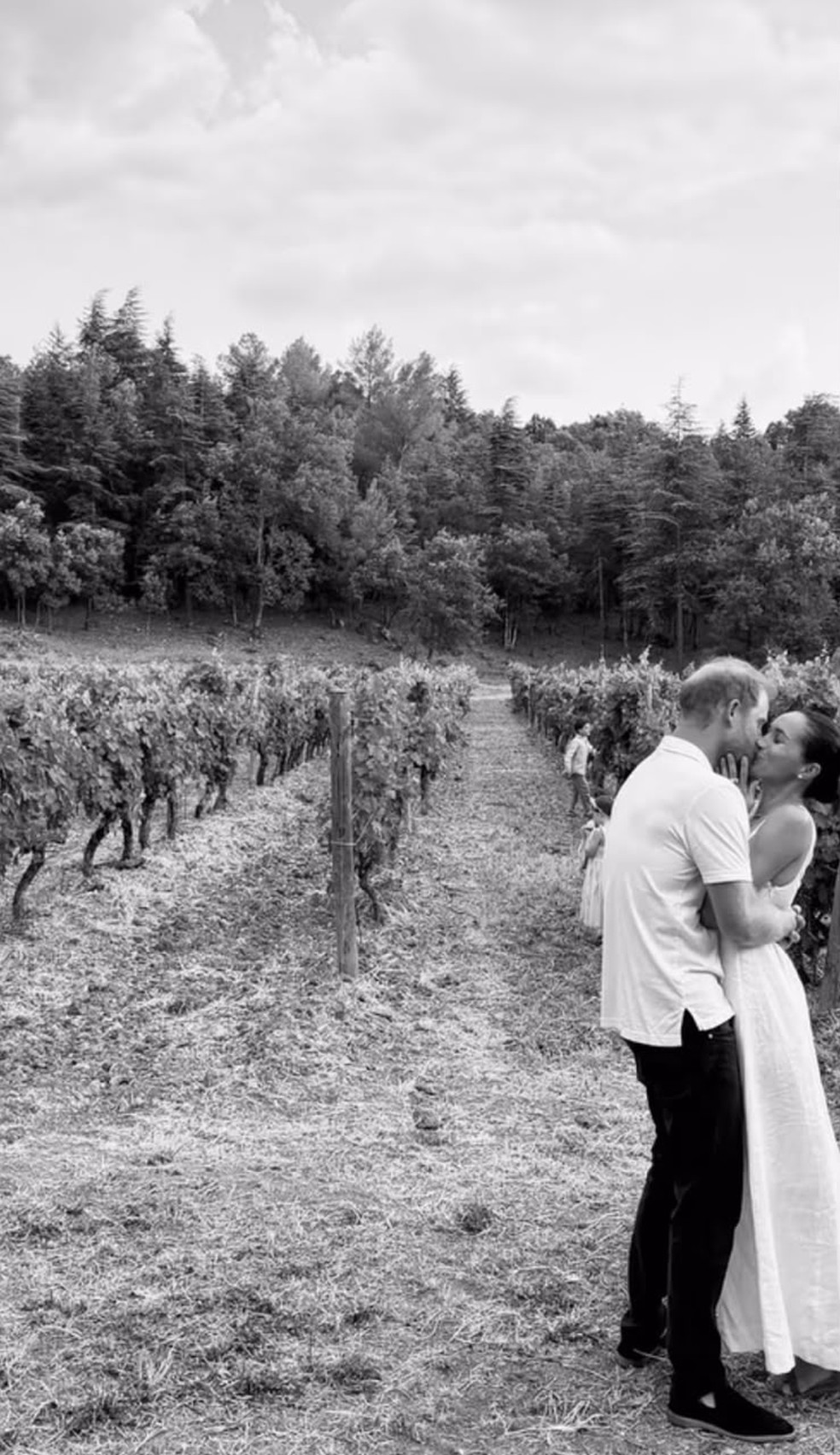 Príncipe Harry ganha declaração de Meghan Markle com fotos em família — Foto: Reprodução | Instagram