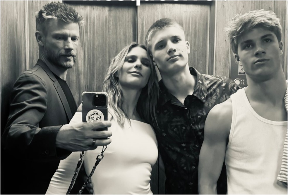 Rodrigo Hilbert e Fernanda Lima com os filhos — Foto: Reprodução/Instagram