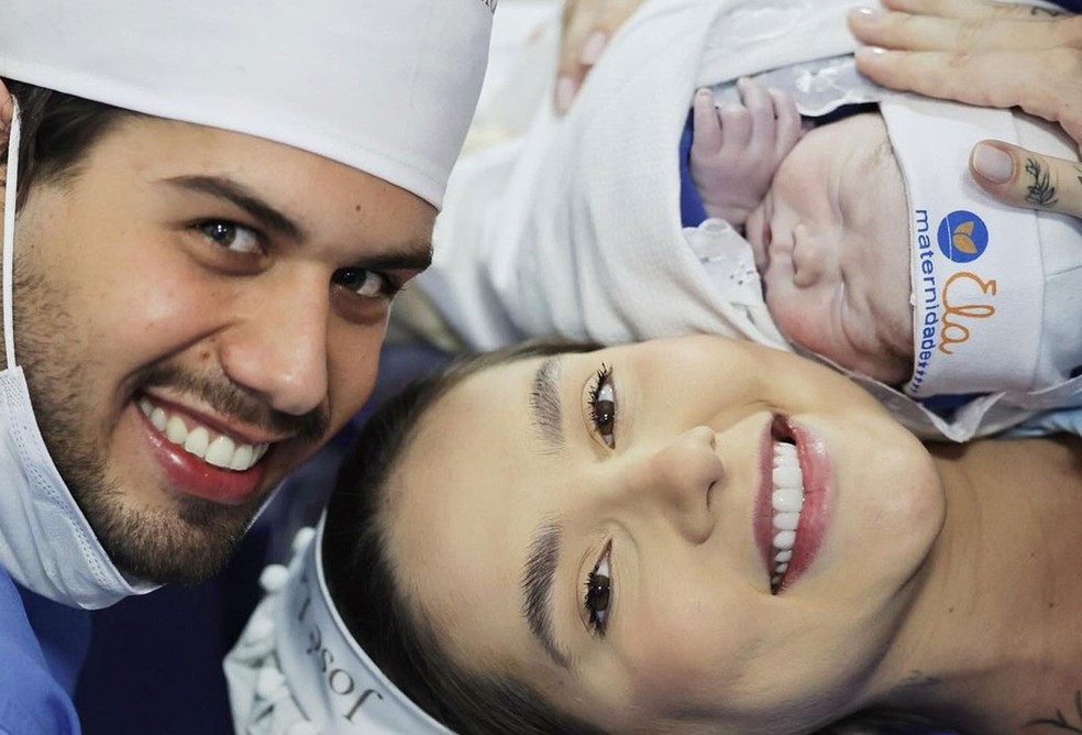 Zé Felipe e Virginia Fonseca com José Leonardo — Foto: Reprodução/Instagram