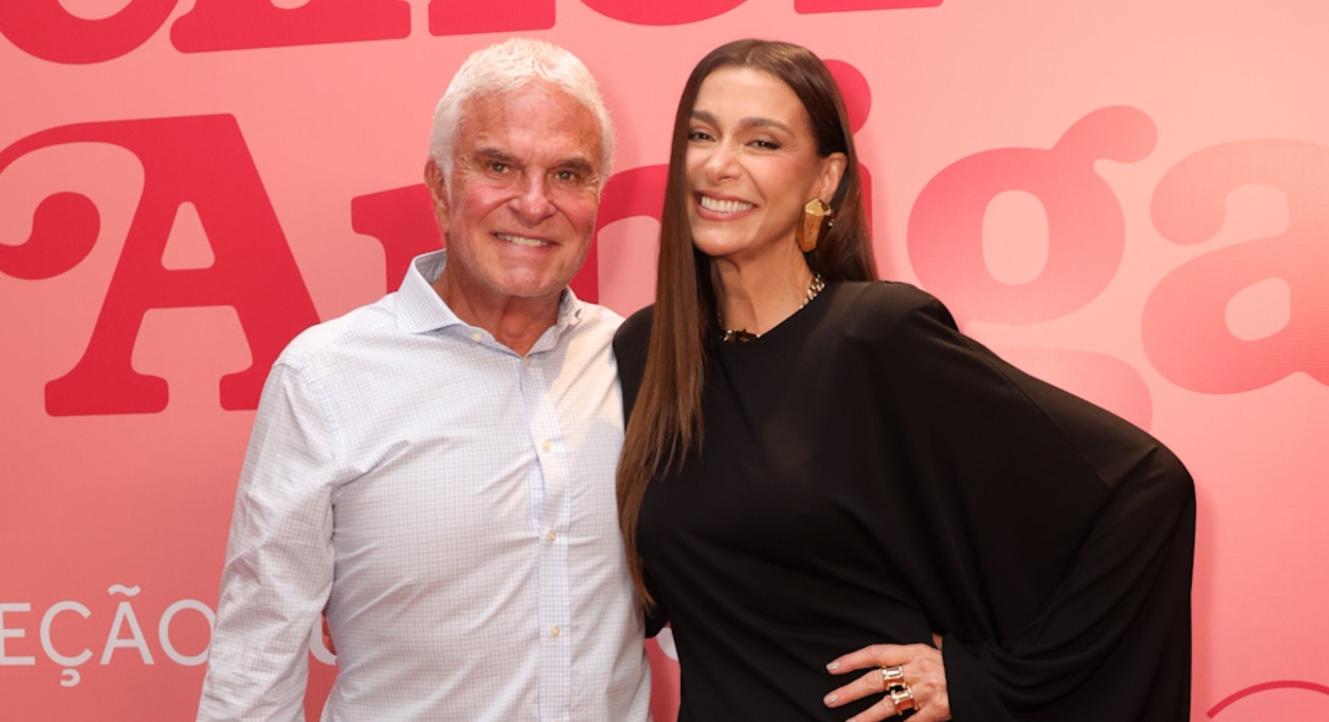 Mônica Martelli aposta em mega fenda para sessão de cinema especial com namorado e filha - QTU Questões do Universo