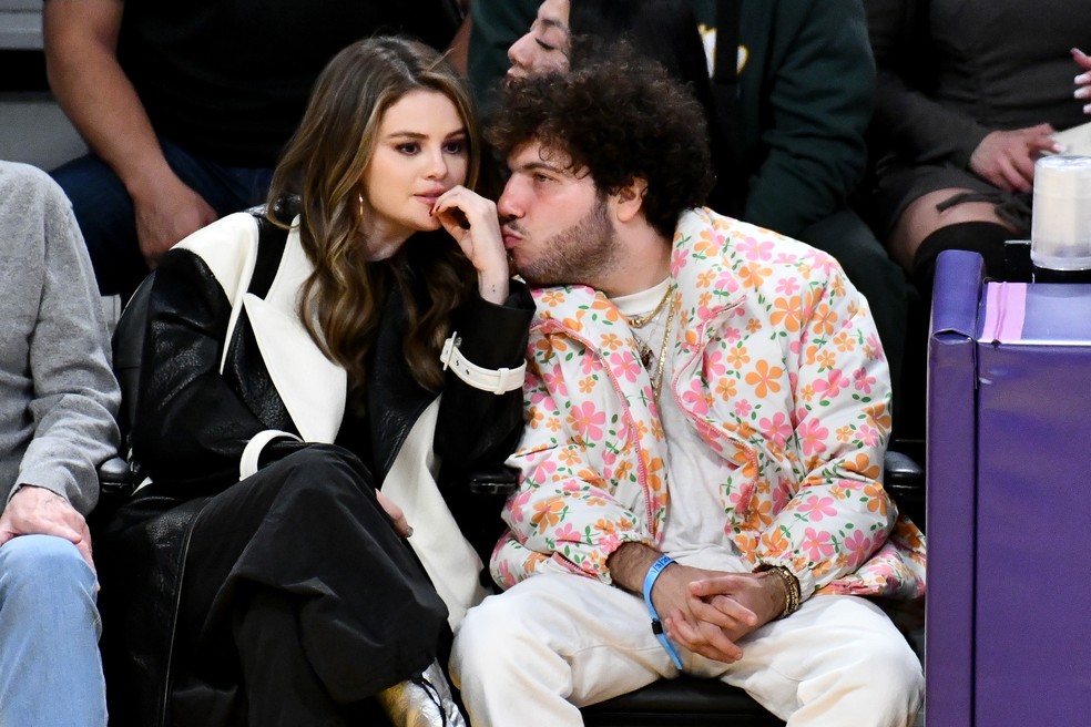 Selena Gomez faz primeira aparição pública com o namorado, em Los Angeles