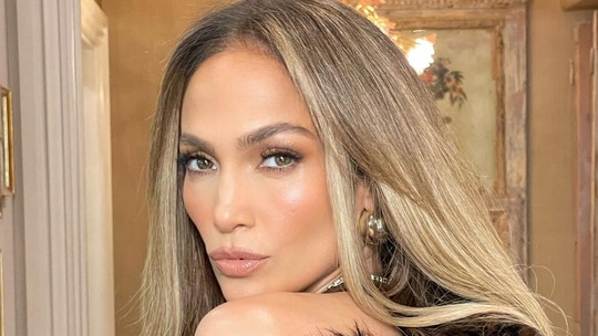 Jennifer Lopez vai às compras com a filha em meio a suposta crise com Ben Affleck