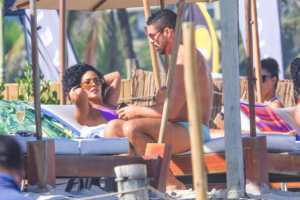 Cau&atilde; Reymond e Bella Campos gravam 'Vale Tudo' no Rio' &mdash; Foto: Fabr&iacute;cio Pioyani/AgNews