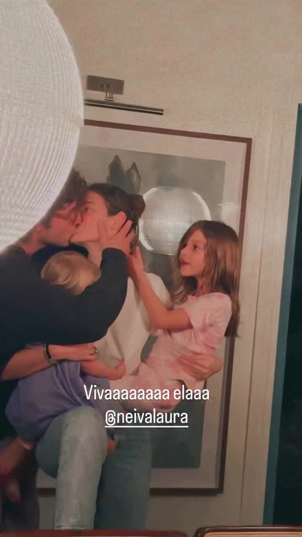 Laura Neiva faz 33 anos e comemora em festinha com a família — Foto: Reprodução/Instagram