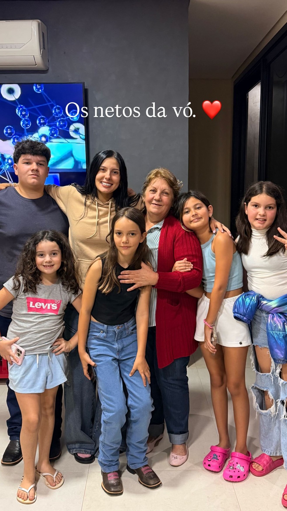 Ana Castela curte casa da avó com Zé Felipe, amigos e familiares — Foto: Reprodução/Instagram