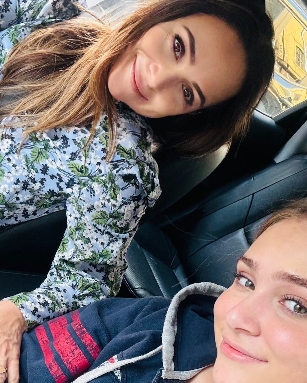 Gabriela Duarte e a filha — Foto: Reprodução/Instagram