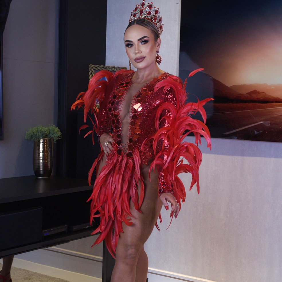 Francine Carvalho, Rainha da X-9 e Musa da Gaviões — Foto: Reprodução/Instagram