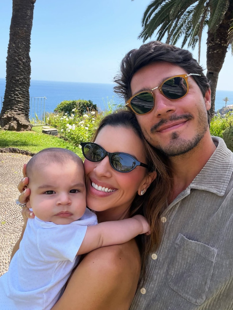Mariana Rios com o filho e o marido &mdash; Foto: Reprodu&ccedil;&atilde;o/Instagram