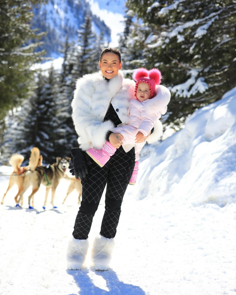 Nos Alpes Franceses, Virginia Fonseca abre álbum de fotos em família na neve
