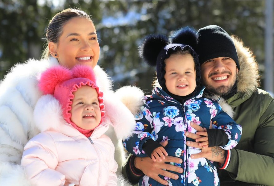 Nos Alpes Franceses, Virginia Fonseca abre álbum de fotos em família na neve