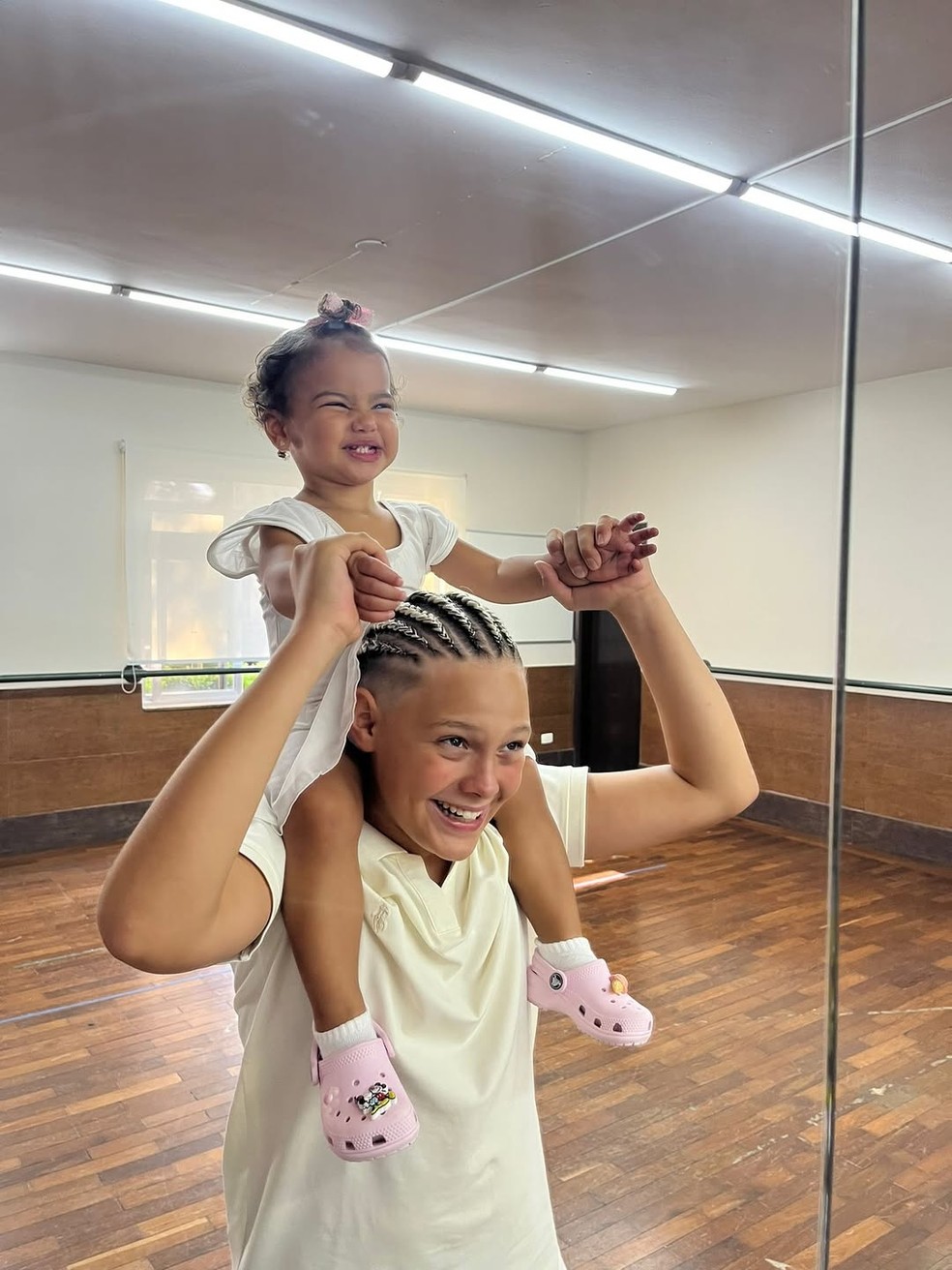 Bruna Biancardi abre álbum de fotos de vida em família com Neymar, Mavie e Mel — Foto: Reprodução/Instagram