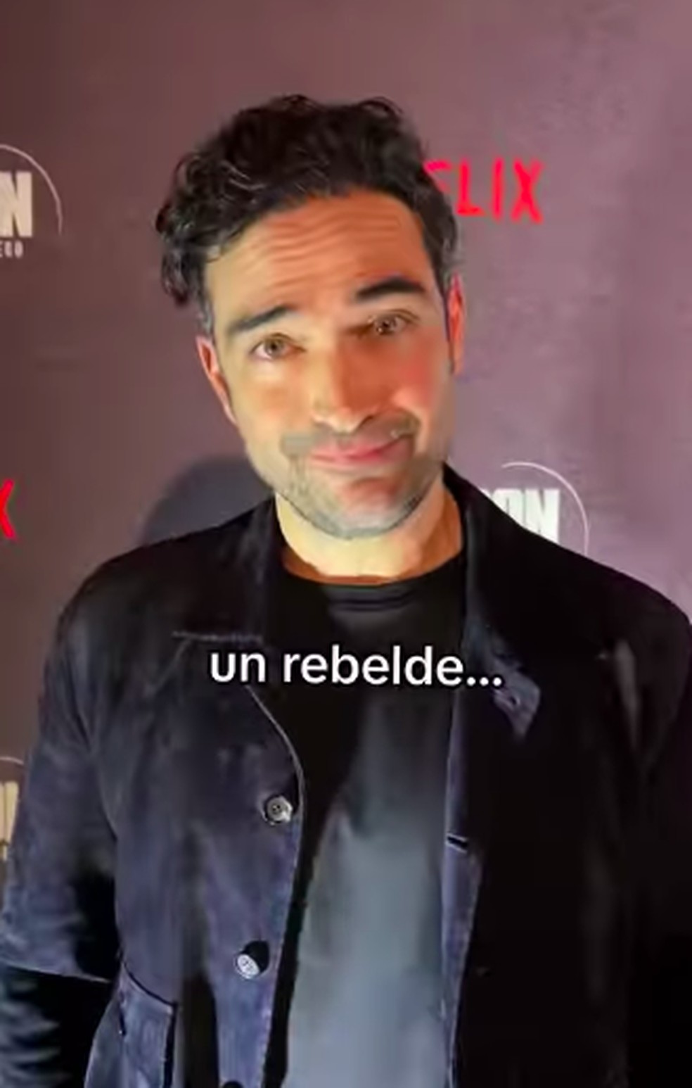 Alfonso Herrera se declara 'rebelde' para promover trabalho e irrita fãs:  'Como se atreve?